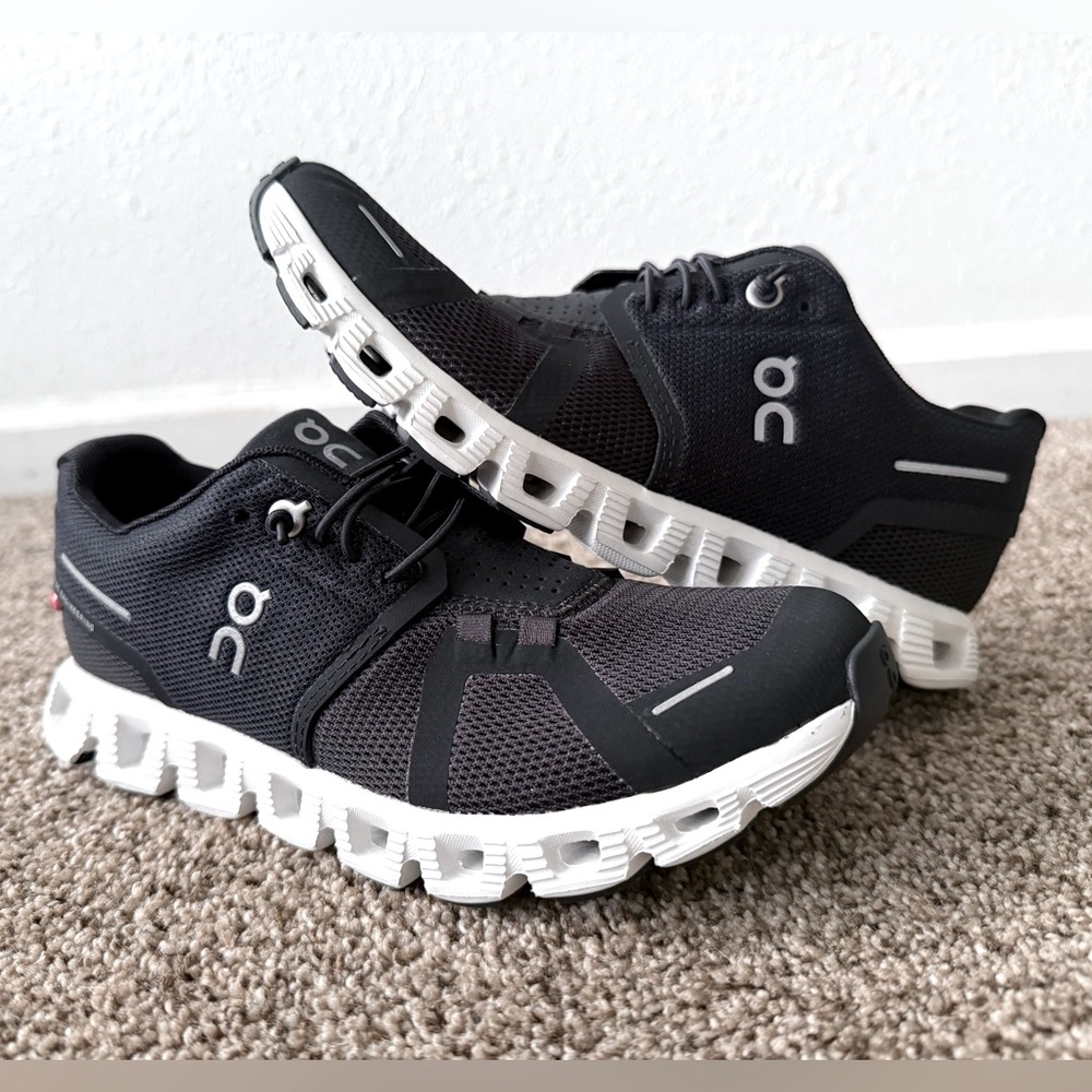 Cloud Lightweight Women's Running Sneaker Shoes: Black | White: 6.5